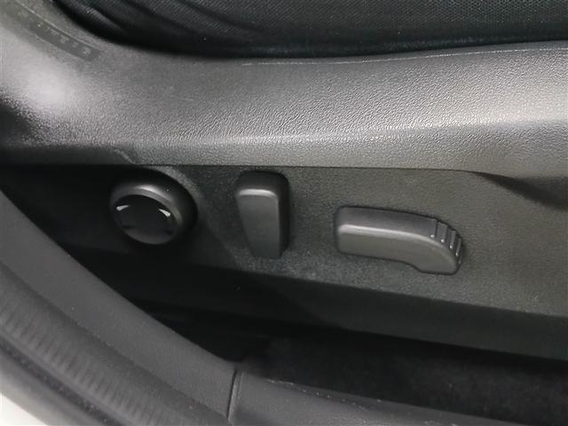 パワーシート搭載。微妙な調整が手軽にでき、ピッタリなポジションで運転することが可能です。