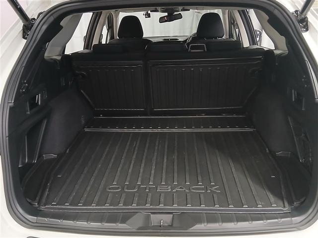 アウトドアや旅行に頼もしい広々としたラゲッジルームを備えています