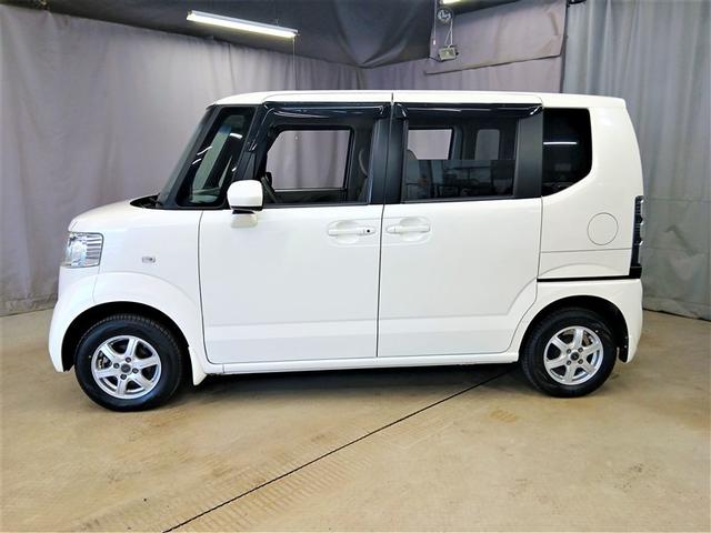 人気のパールマイカカラーに社外アルミホイールが映えるスタイリッシュな軽自動車です