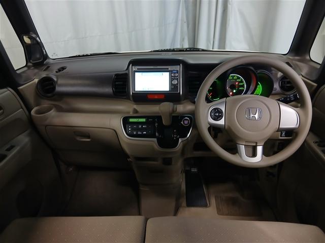 視認性に優れたメーター配置と、手元で完結する操作系で、ストレスのないドライブを実現します