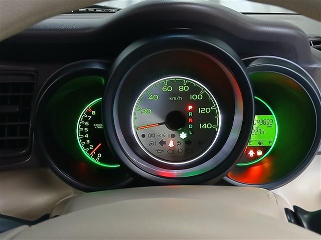 視認性に優れたメーターデザインで、走行中も一目で情報を把握可能。シンプルかつ見やすい配置で、運転に集中できる安心感があります