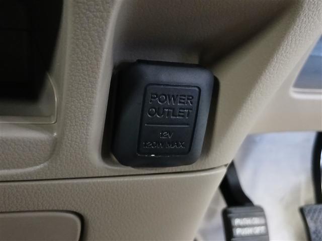 スマートフォンの充電や車載アクセサリーの使用に便利なパワーアウトレットを装備。ドライブ中も快適な電源環境をサポートします