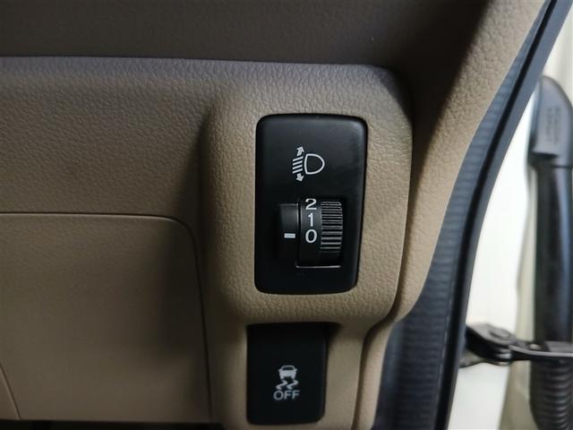 積載時に後ろが下がってライトが高くなったことによる相手車への眩惑を防止する焦点調整ができます