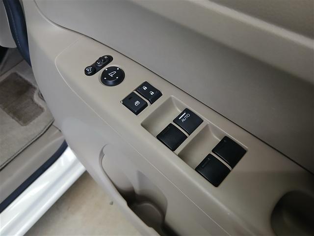 運転席から全席の窓をスマートに操作できるパワーウィンドウを搭載。ボタンひとつでスムーズに開閉でき、雨の日や信号待ちでも快適な操作性を実現します