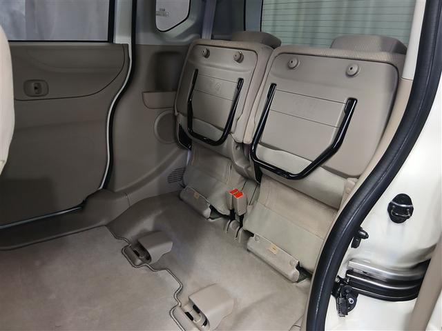 セカンドシートは跳ね上げ式を採用しており、荷室スペースを縦方向に大きく確保可能。高さのある荷物やベビーカー、アウトドア用品などもラクラク積み込める、使い勝手抜群の設計です