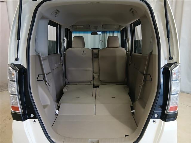 低床設計で荷物の積み下ろしがラクにできるラゲッジルーム。重い荷物も無理なく扱える安心設計です