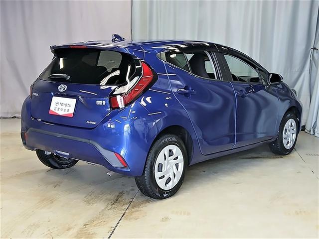 アクア X 4WD 寒冷地 衝突被害軽減システム バックカメラ フルセグ LEDヘッドランプ スマートキー オートクルーズコントロール 盗難防止装置 キーレス 横滑り防止機能 ハイブリッド(3枚目)