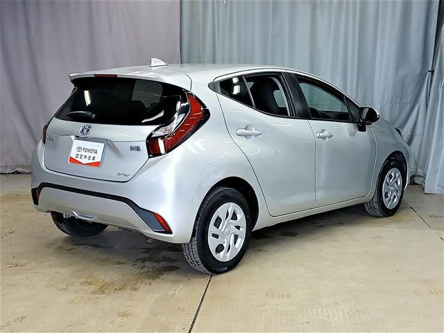 アクア Ｘ　４ＷＤ　寒冷地　衝突被害軽減システム　メモリーナビ　バックカメラ　ＬＥＤヘッドランプ　スマートキー　オートクルーズコントロール　ＥＴＣ　盗難防止装置　キーレス　横滑り防止機能　ハイブリッド（3枚目）