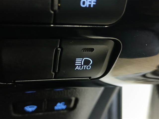 プリウス Ｓ　４ＷＤ　寒冷地　衝突被害軽減システム　メモリーナビ　バックカメラ　ＬＥＤヘッドランプ　アルミホイール　スマートキー　オートクルーズコントロール　ＥＴＣ　盗難防止装置　キーレス　横滑り防止機能（21枚目）