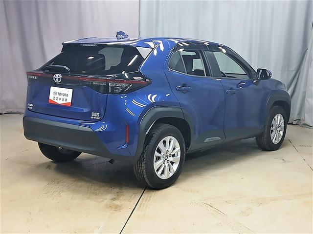 ヤリスクロス ハイブリッドＧ　４ＷＤ　寒冷地　衝突被害軽減システム　メモリーナビ　バックカメラ　フルセグ　ＬＥＤヘッドランプ　アルミホイール　スマートキー　オートクルーズコントロール　ＥＴＣ　盗難防止装置　キーレス　横滑り防止機能（3枚目）