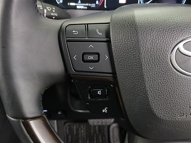 �X�e�A�����O�ɂ͉^�]���ł��ȒP�ɑ���ł���e��X�C�b�`���Ă܂�