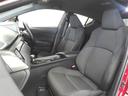 シートはバケットシートを参考にサイドをしっかりホールドするスポーティなタイプです
