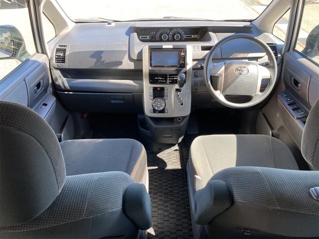 ノア Ｘ　４ＷＤ　ＥＴＣ　ＴＶ　両側スライドドア　キーレスエントリー　３列シート　ウォークスルー　ＣＶＴ　アルミホイール　ＣＤ　ＵＳＢ　ミュージックプレイヤー接続可　衝突安全ボディ　ＡＢＳ　ＥＳＣ　エアコン（2枚目）
