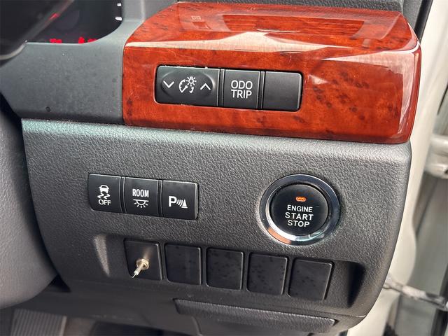 ヴェルファイア 2.4Z プラチナセレクションII 4WD 禁煙車 バックカメラ ナビ TV クリアランスソナー 両側電動スライドドア HID 電動リアゲート スマートキー 電動格納ミラー 後席モニター 3列シート オットマン CVT アルミホイール(9枚目)