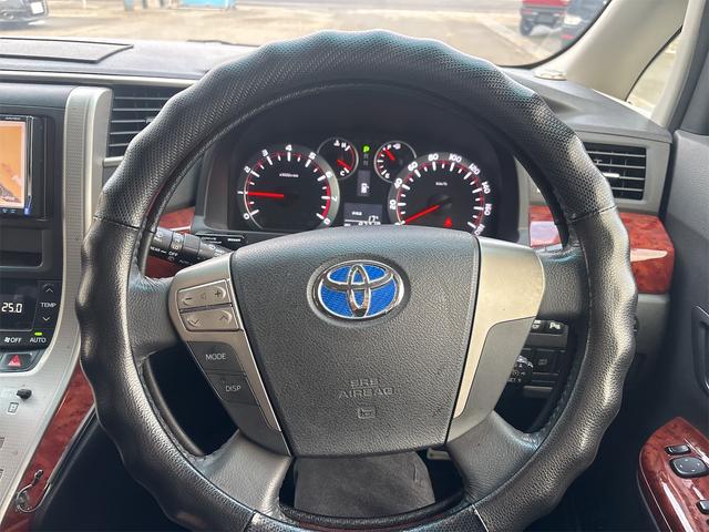 ヴェルファイア ３．５Ｚ　プラチナムセレクション　４ＷＤ　バックカメラ　ナビ　ＴＶ　クリアランスソナー　オートクルーズコントロール　両側電動スライドドア　ＨＩＤ　電動リアゲート　スマートキー　電動格納ミラー　オットマン　ＡＴ　アルミホイール　ＣＤ（3枚目）