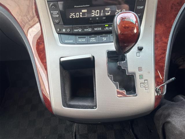 ヴェルファイア ３．５Ｚ　プラチナムセレクション　４ＷＤ　バックカメラ　ナビ　ＴＶ　クリアランスソナー　オートクルーズコントロール　両側電動スライドドア　ＨＩＤ　電動リアゲート　スマートキー　電動格納ミラー　オットマン　ＡＴ　アルミホイール　ＣＤ（8枚目）