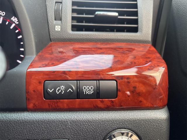 ヴェルファイア ３．５Ｚ　プラチナムセレクション　４ＷＤ　バックカメラ　ナビ　ＴＶ　クリアランスソナー　オートクルーズコントロール　両側電動スライドドア　ＨＩＤ　電動リアゲート　スマートキー　電動格納ミラー　オットマン　ＡＴ　アルミホイール　ＣＤ（9枚目）