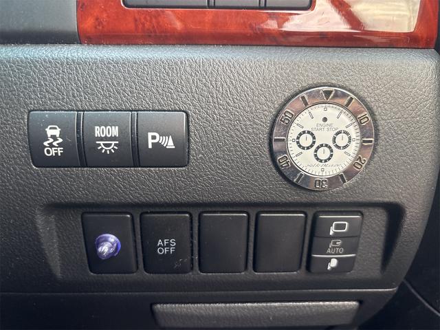 ヴェルファイア ３．５Ｚ　プラチナムセレクション　４ＷＤ　バックカメラ　ナビ　ＴＶ　クリアランスソナー　オートクルーズコントロール　両側電動スライドドア　ＨＩＤ　電動リアゲート　スマートキー　電動格納ミラー　オットマン　ＡＴ　アルミホイール　ＣＤ（10枚目）