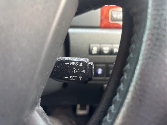 ヴェルファイア ３．５Ｚ　プラチナムセレクション　４ＷＤ　バックカメラ　ナビ　ＴＶ　クリアランスソナー　オートクルーズコントロール　両側電動スライドドア　ＨＩＤ　電動リアゲート　スマートキー　電動格納ミラー　オットマン　ＡＴ　アルミホイール　ＣＤ（33枚目）