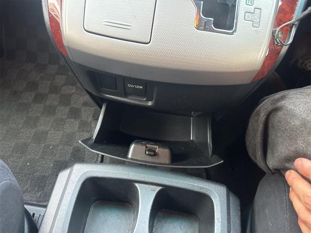 ヴェルファイア ３．５Ｚ　プラチナムセレクション　４ＷＤ　バックカメラ　ナビ　ＴＶ　クリアランスソナー　オートクルーズコントロール　両側電動スライドドア　ＨＩＤ　電動リアゲート　スマートキー　電動格納ミラー　オットマン　ＡＴ　アルミホイール　ＣＤ（35枚目）