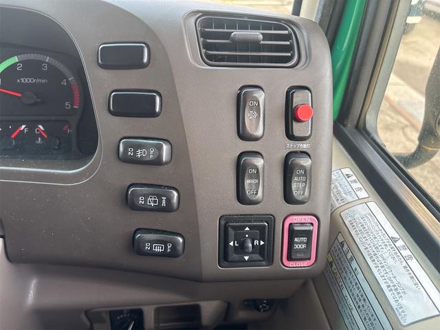 ローザ スーパーロングボディ　２９人乗り　バス　ＭＴ　ＥＴＣ　ＴＶ　バックカメラ　エアコン　ＣＤ　ＤＶＤ再生　カセット（7枚目）