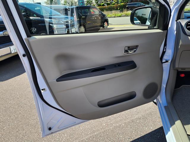プレオプラス Ｌ　アイドリングストップ　電動格納ミラー　ＣＶＴ　盗難防止システム　ＡＢＳ　ＣＤ　衝突安全ボディ　エアコン　プライバシーガラス（23枚目）