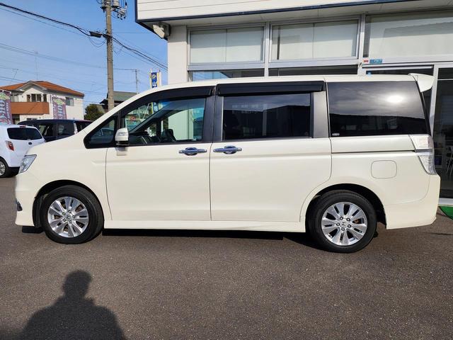 ステップワゴンスパーダ 　４ＷＤ　ＥＴＣ　全周囲カメラ　ナビ　エンジンスターター　ＴＶ　両側電動スライドドア　ＨＩＤ　スマートキー　電動格納ミラー　後席モニター　３列シート　ＡＴ　アルミホイール　ＣＤ　ＵＳＢ　盗難防止システム（7枚目）