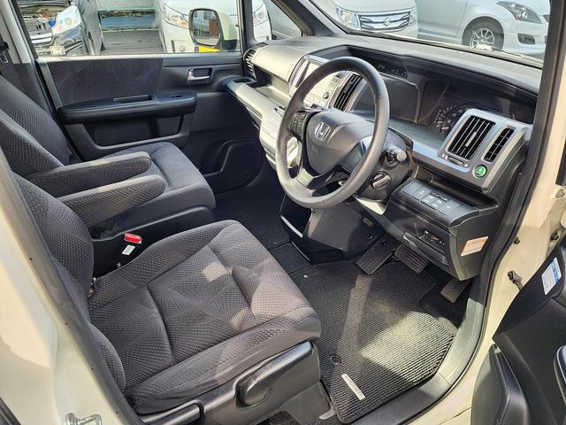 ステップワゴンスパーダ 　４ＷＤ　ＥＴＣ　全周囲カメラ　ナビ　エンジンスターター　ＴＶ　両側電動スライドドア　ＨＩＤ　スマートキー　電動格納ミラー　後席モニター　３列シート　ＡＴ　アルミホイール　ＣＤ　ＵＳＢ　盗難防止システム（22枚目）