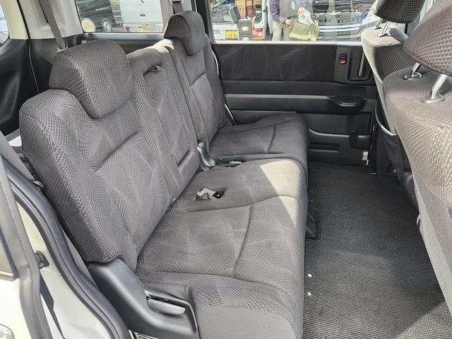 ステップワゴンスパーダ 　４ＷＤ　ＥＴＣ　全周囲カメラ　ナビ　エンジンスターター　ＴＶ　両側電動スライドドア　ＨＩＤ　スマートキー　電動格納ミラー　後席モニター　３列シート　ＡＴ　アルミホイール　ＣＤ　ＵＳＢ　盗難防止システム（25枚目）