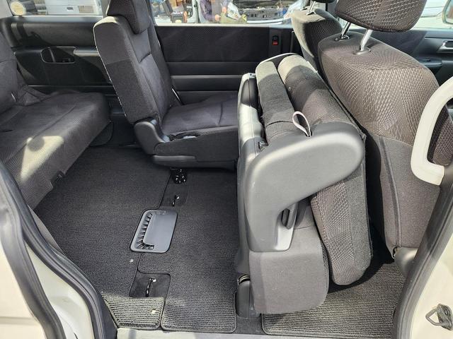 ステップワゴンスパーダ 　４ＷＤ　ＥＴＣ　全周囲カメラ　ナビ　エンジンスターター　ＴＶ　両側電動スライドドア　ＨＩＤ　スマートキー　電動格納ミラー　後席モニター　３列シート　ＡＴ　アルミホイール　ＣＤ　ＵＳＢ　盗難防止システム（26枚目）