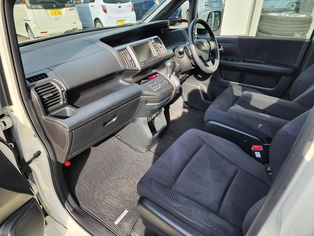 ステップワゴンスパーダ 　４ＷＤ　ＥＴＣ　全周囲カメラ　ナビ　エンジンスターター　ＴＶ　両側電動スライドドア　ＨＩＤ　スマートキー　電動格納ミラー　後席モニター　３列シート　ＡＴ　アルミホイール　ＣＤ　ＵＳＢ　盗難防止システム（28枚目）