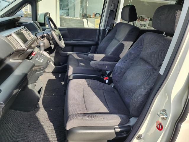 ステップワゴンスパーダ 　４ＷＤ　ＥＴＣ　全周囲カメラ　ナビ　エンジンスターター　ＴＶ　両側電動スライドドア　ＨＩＤ　スマートキー　電動格納ミラー　後席モニター　３列シート　ＡＴ　アルミホイール　ＣＤ　ＵＳＢ　盗難防止システム（29枚目）