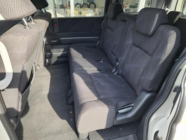 ステップワゴンスパーダ 　４ＷＤ　ＥＴＣ　全周囲カメラ　ナビ　エンジンスターター　ＴＶ　両側電動スライドドア　ＨＩＤ　スマートキー　電動格納ミラー　後席モニター　３列シート　ＡＴ　アルミホイール　ＣＤ　ＵＳＢ　盗難防止システム（31枚目）