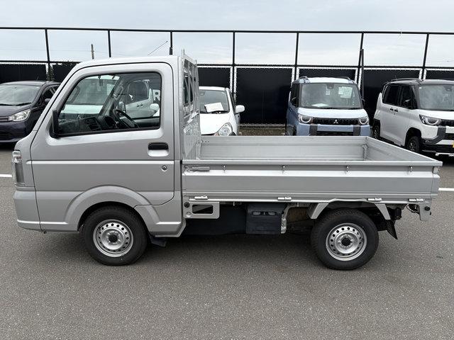 ミニキャブトラック Ｍ　４ＷＤ　オートマ　エアコン　パワステ　運・助エアバッグ　ＡＢＳ　横滑り防止装置　純ラジオ　定員２名　ルームクリーニング済（8枚目）