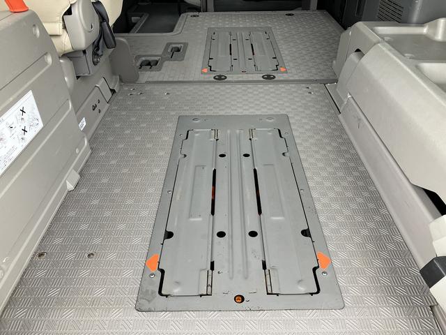 チェアキャブ車いす2名仕様 4WD 車いす用固定装置2基 リモコン付き電動スイングアームリフト 出てくる手摺り オートステップ 360度アラウンドビューモニタードライブレコーダー ドライブレコーダー エマージェンシーブレーキ(12枚目)