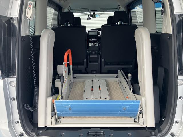 セレナ ＨＶ　チェアキャブ　リフタータイプ　６人　４ＷＤ　リヤアームリフト　車いす用固定装置　オートステップ　手摺り　社外ＳＤナビ　フルセグＴＶ　ドライブレコーダー（前後）　セーフティ・シールド　アイドリングストップ　ハイビームアシスト（13枚目）