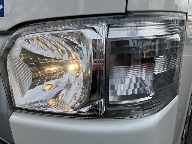 レジアスエースバン ウェルキャブＢタイプ　４ＷＤ　ディーゼルターボ　車いす用固定装置２基　リモコン付き電動スイングアームリフト　オートステップ　出てくる手摺り　パワースライドドア　Ｗエアコン　キーレス（35枚目）