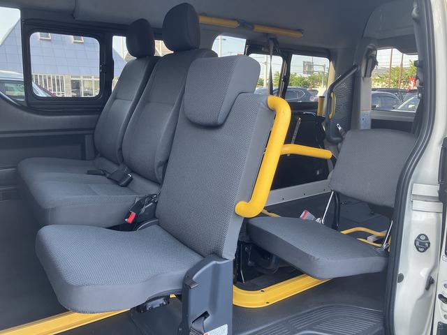 レジアスエースバン ウェルキャブＢタイプ　４ＷＤ　ディーゼルターボ　車いす用固定装置２基　リモコン付き電動スイングアームリフト　オートステップ　手摺り　パワースライドドア　純正ＳＤナビ　ワンセグＴＶ　バックカメラ　ＥＴＣ（16枚目）