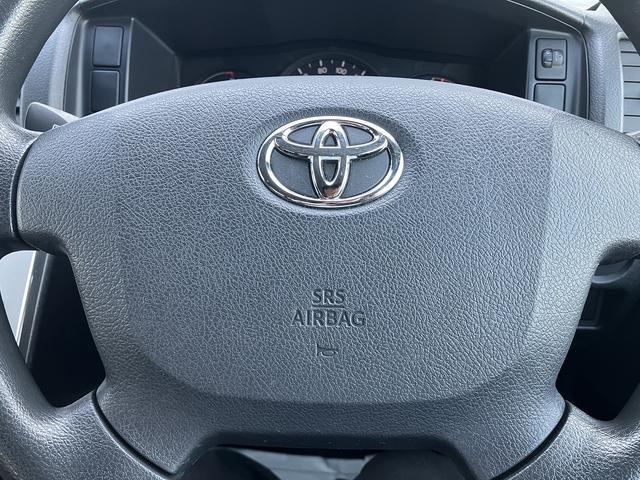 レジアスエースバン ウェルキャブＢタイプ　４ＷＤ　ディーゼルターボ　車いす用固定装置２基　リモコン付き電動スイングアームリフト　オートステップ　手摺り　パワースライドドア　純正ＳＤナビ　ワンセグＴＶ　バックカメラ　ＥＴＣ（29枚目）