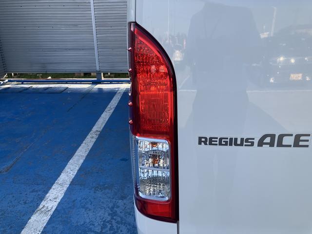 レジアスエースバン ウェルキャブＢタイプ　４ＷＤ　ディーゼルターボ　車いす用固定装置２基　リモコン付き電動スイングアームリフト　オートステップ　手摺り　パワースライドドア　純正ＳＤナビ　ワンセグＴＶ　バックカメラ　ＥＴＣ（38枚目）