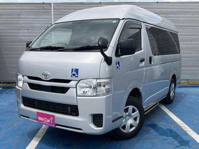 ハイエースバン ウェルキャブＢタイプ　４ＷＤ　ディーゼルターボ　車いす用固定装置２基　リモコン付き電動スイングアームリフト　オートステップ　手摺り　バックカメラ　Ｗエアコン　キーレス（2枚目）