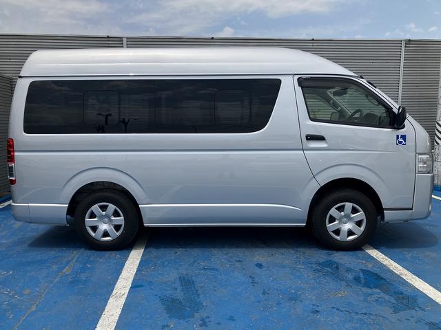 ハイエースバン ウェルキャブＢタイプ　４ＷＤ　ディーゼルターボ　車いす用固定装置２基　リモコン付き電動スイングアームリフト　オートステップ　手摺り　バックカメラ　Ｗエアコン　キーレス（5枚目）