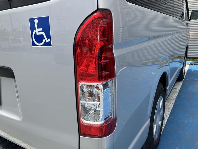 ハイエースバン ウェルキャブＢタイプ　４ＷＤ　ディーゼルターボ　車いす用固定装置２基　リモコン付き電動スイングアームリフト　オートステップ　手摺り　バックカメラ　Ｗエアコン　キーレス（35枚目）