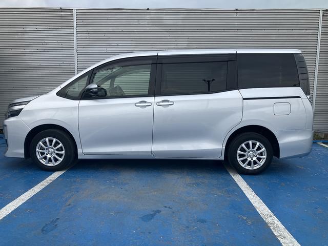 ヴォクシー Ｘ　スロープタイプＩ車いす２脚仕様　４ＷＤ　車いす用スロープ　車いす用固定装置２基　片側パワースライドドア　純正ＳＤナビ　ワンセグＴＶ　バックカメラ　ドライブレコーダー　ＥＴＣ　ＧＰＳレーダー　社外ＡＷ（6枚目）