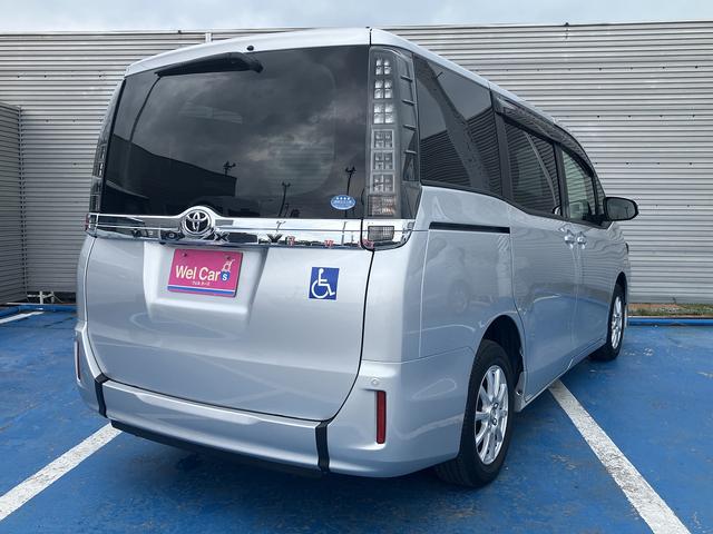 ヴォクシー Ｘ　スロープタイプＩ車いす２脚仕様　４ＷＤ　車いす用スロープ　車いす用固定装置２基　片側パワースライドドア　純正ＳＤナビ　ワンセグＴＶ　バックカメラ　ドライブレコーダー　ＥＴＣ　ＧＰＳレーダー　社外ＡＷ（7枚目）