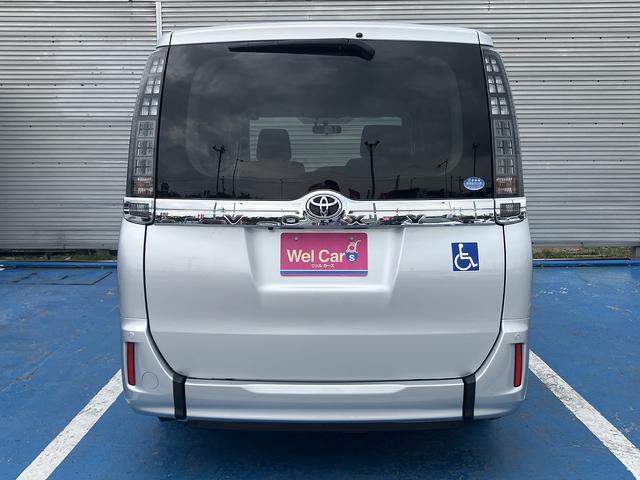 ヴォクシー Ｘ　スロープタイプＩ車いす２脚仕様　４ＷＤ　車いす用スロープ　車いす用固定装置２基　片側パワースライドドア　純正ＳＤナビ　ワンセグＴＶ　バックカメラ　ドライブレコーダー　ＥＴＣ　ＧＰＳレーダー　社外ＡＷ（8枚目）