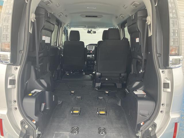 ヴォクシー Ｘ　スロープタイプＩ車いす２脚仕様　４ＷＤ　車いす用スロープ　車いす用固定装置２基　片側パワースライドドア　純正ＳＤナビ　ワンセグＴＶ　バックカメラ　ドライブレコーダー　ＥＴＣ　ＧＰＳレーダー　社外ＡＷ（12枚目）
