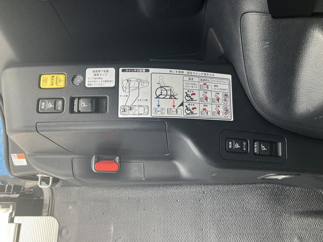ヴォクシー Ｘ　スロープタイプＩ車いす２脚仕様　４ＷＤ　車いす用スロープ　車いす用固定装置２基　片側パワースライドドア　純正ＳＤナビ　ワンセグＴＶ　バックカメラ　ドライブレコーダー　ＥＴＣ　ＧＰＳレーダー　社外ＡＷ（15枚目）