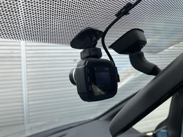 ヴォクシー Ｘ　スロープタイプＩ車いす２脚仕様　４ＷＤ　車いす用スロープ　車いす用固定装置２基　片側パワースライドドア　純正ＳＤナビ　ワンセグＴＶ　バックカメラ　ドライブレコーダー　ＥＴＣ　ＧＰＳレーダー　社外ＡＷ（24枚目）