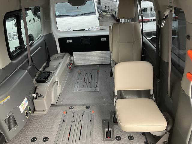 ＮＶ３５０キャラバンバン チェアキャブ車いす４名仕様　４ＷＤ　ディーゼルターボ　車いす用固定装置４基　リヤアームリフト　手摺り　オートステップ　３６０°アラウンドビューモニター　ドライブレコーダー　エマージェンシーブレーキ（17枚目）